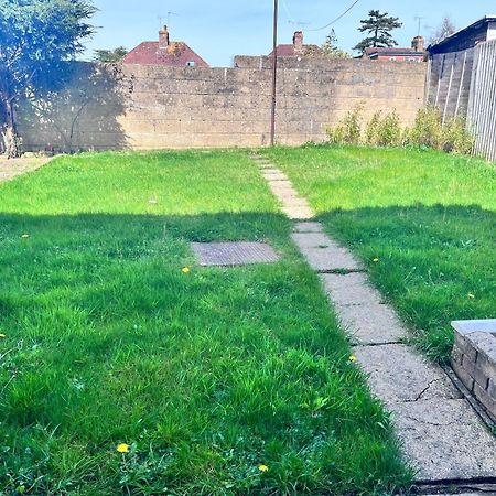 Lush House Close To Ashford Town Centre With Driveway Zewnętrze zdjęcie