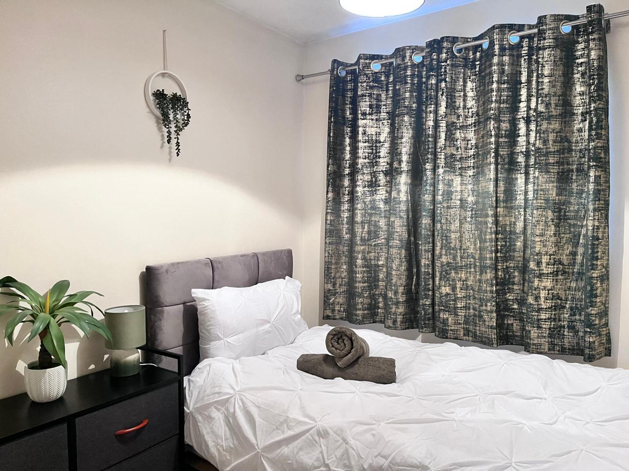 Lush House Close To Ashford Town Centre With Driveway Zewnętrze zdjęcie