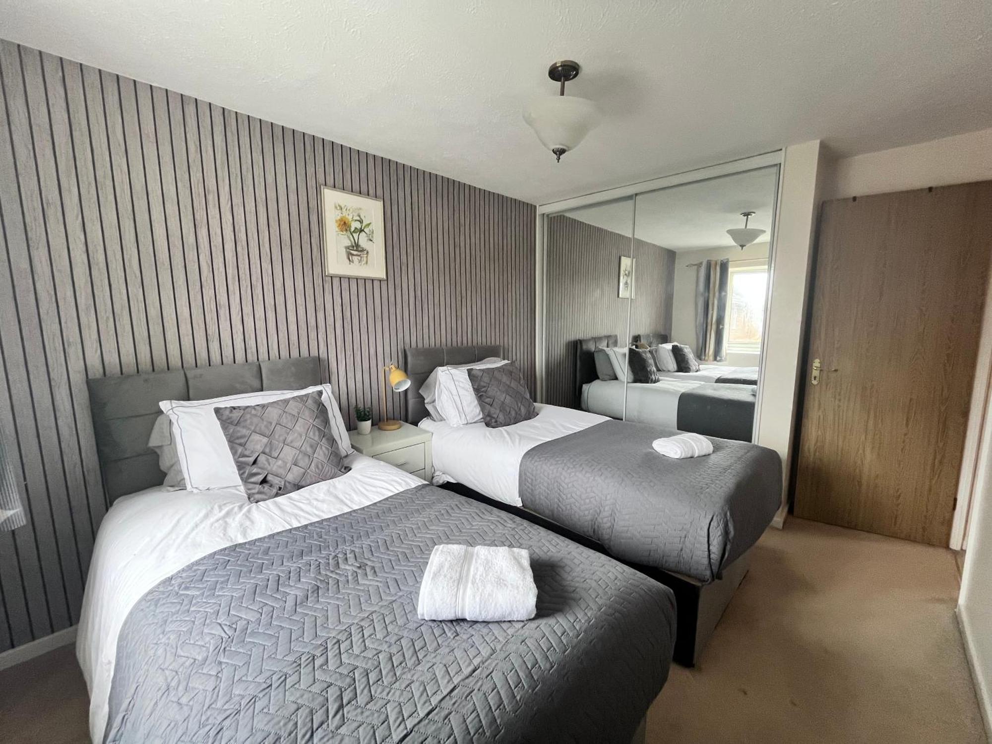 Lush House Close To Ashford Town Centre With Driveway Zewnętrze zdjęcie