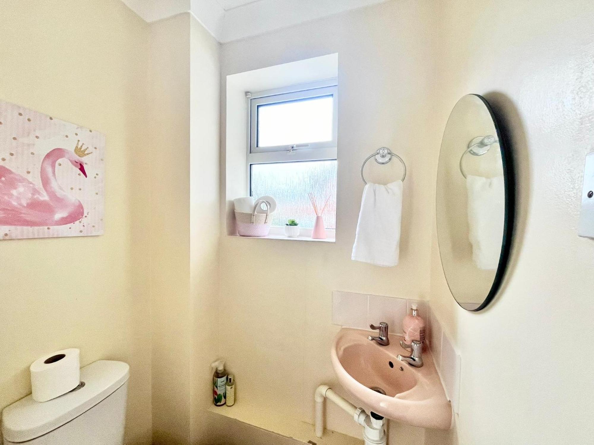 Lush House Close To Ashford Town Centre With Driveway Zewnętrze zdjęcie