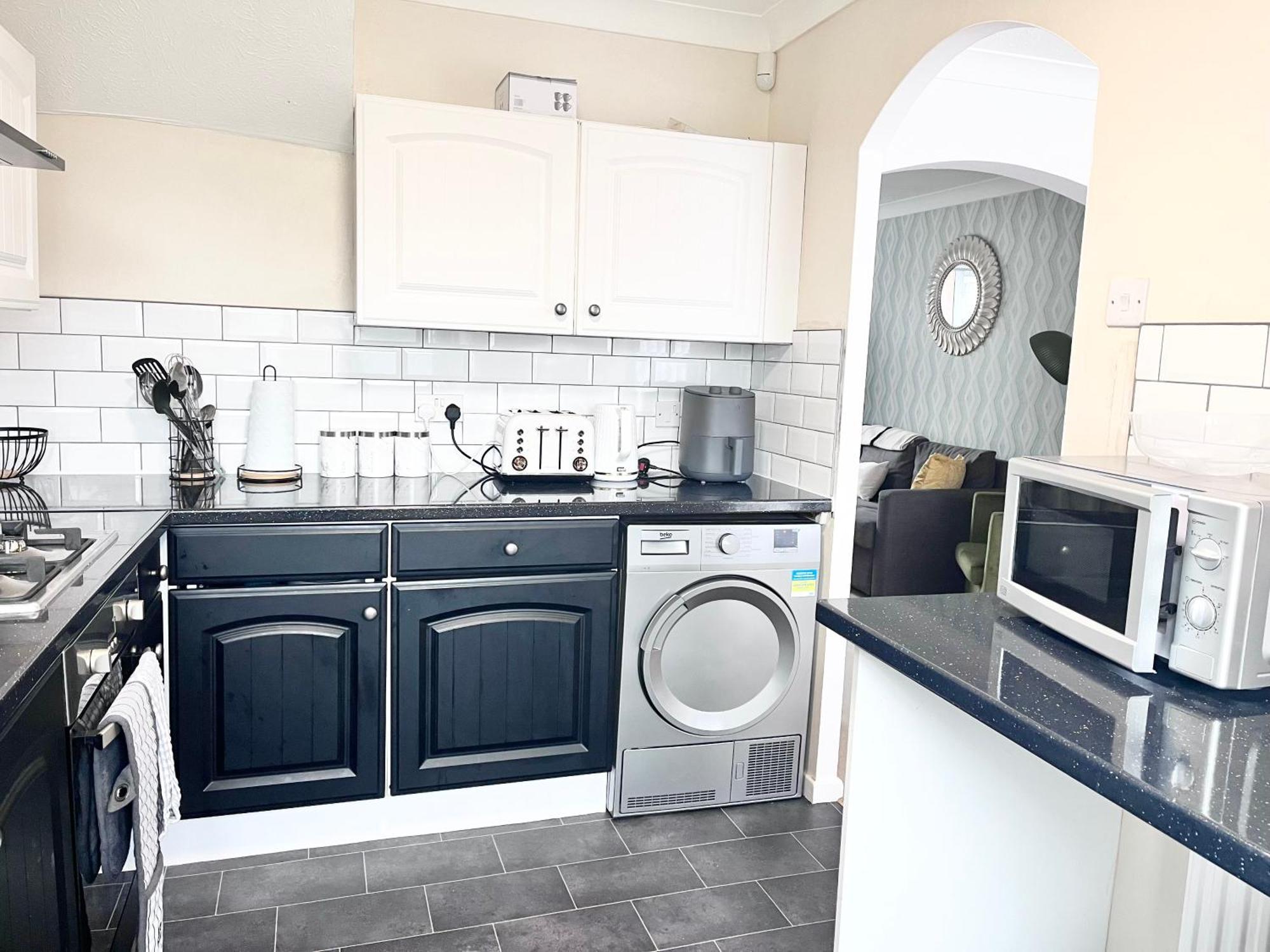 Lush House Close To Ashford Town Centre With Driveway Zewnętrze zdjęcie