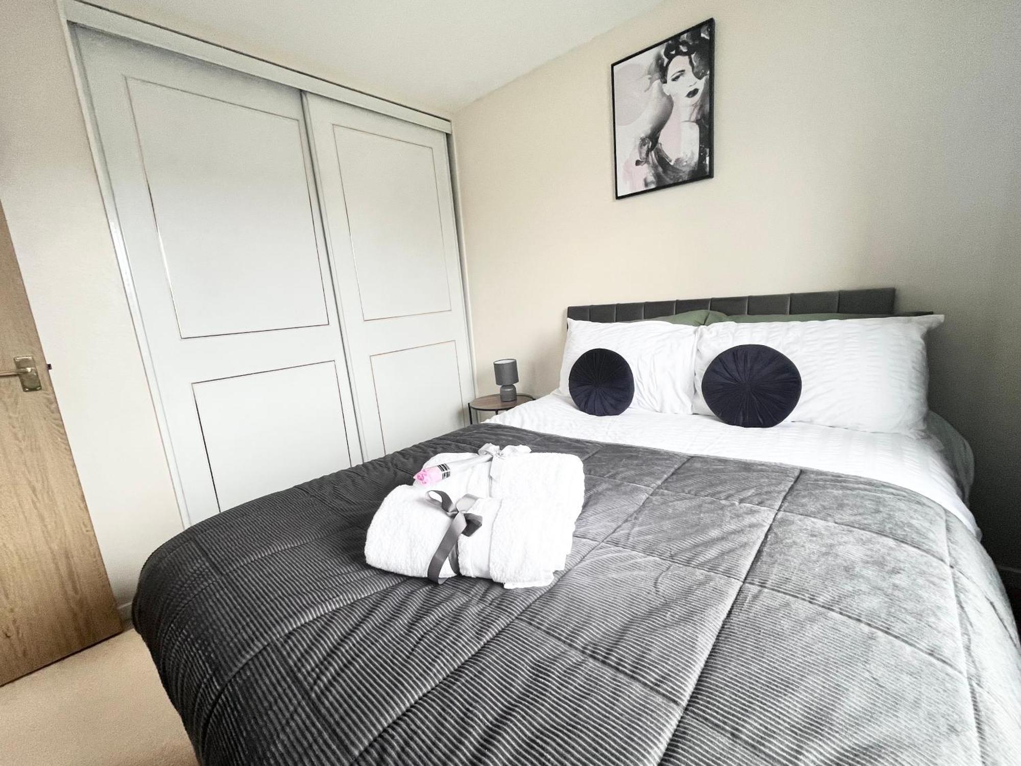 Lush House Close To Ashford Town Centre With Driveway Zewnętrze zdjęcie