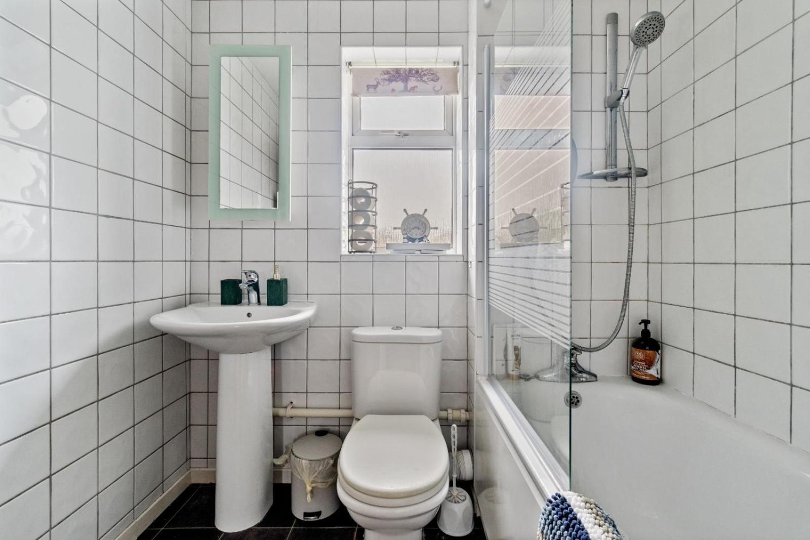 Lush House Close To Ashford Town Centre With Driveway Zewnętrze zdjęcie